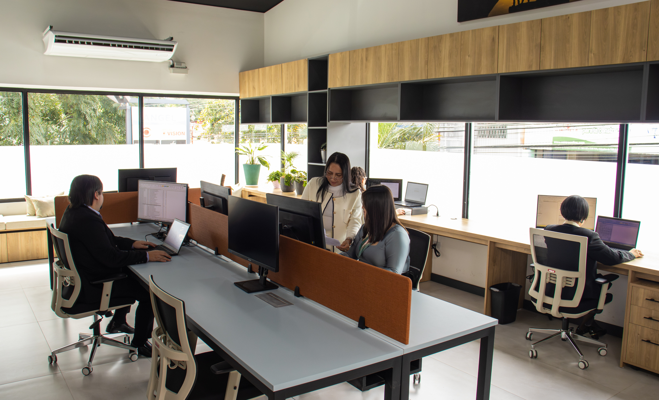 Equipo OnTrack trabajando en Planillas